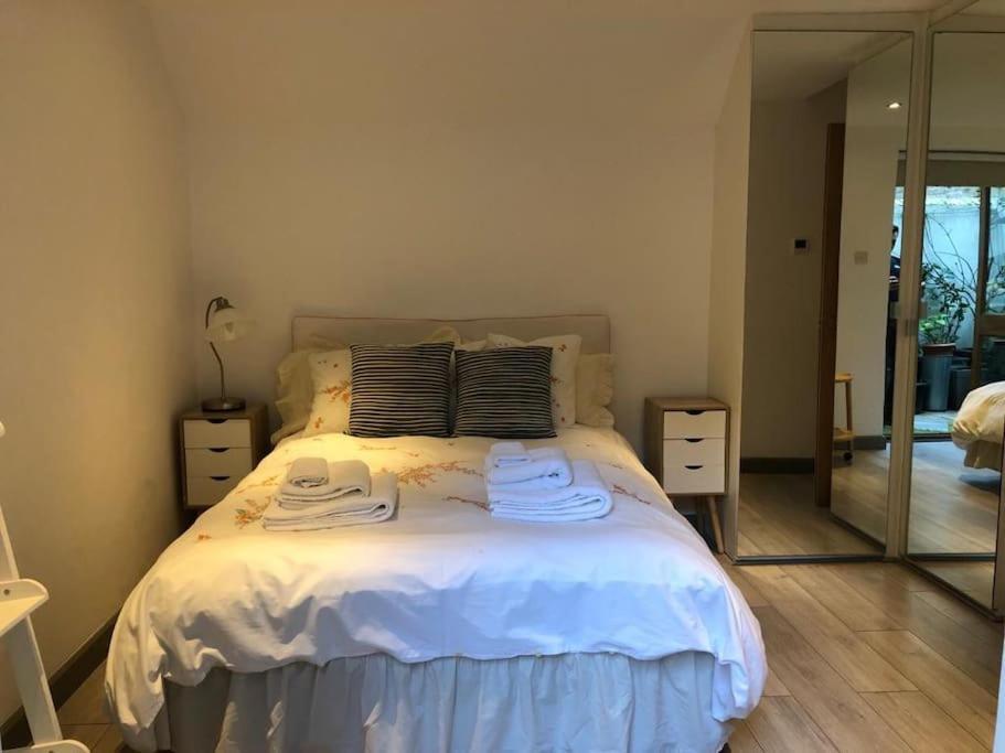 Quiet Kensington Flat Ideal For Central Londen Buitenkant foto