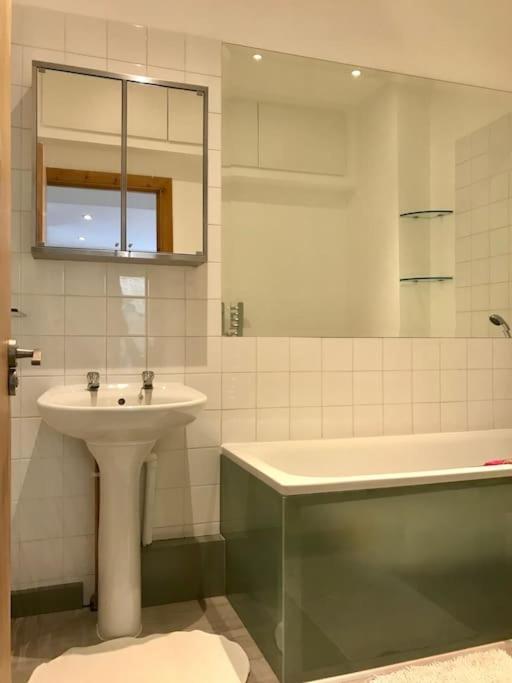 Quiet Kensington Flat Ideal For Central Londen Buitenkant foto