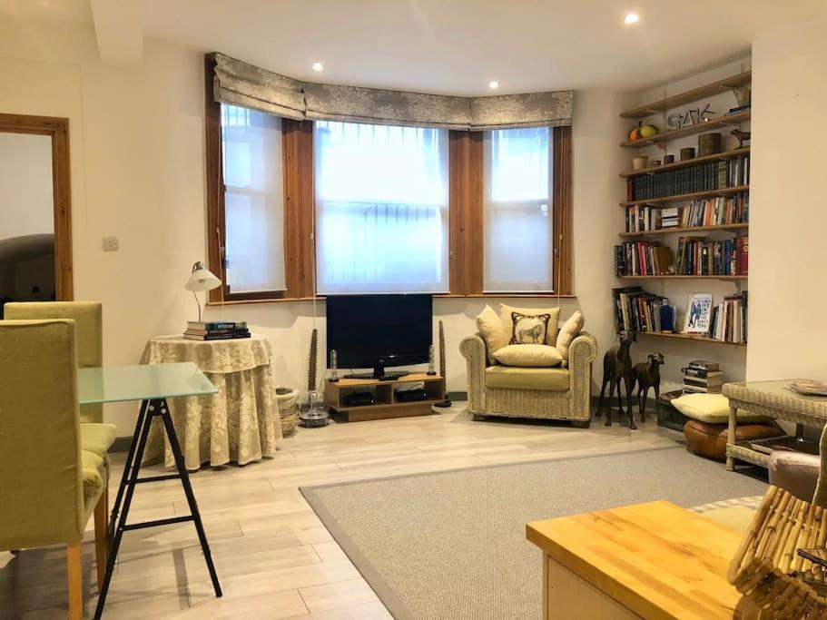 Quiet Kensington Flat Ideal For Central Londen Buitenkant foto